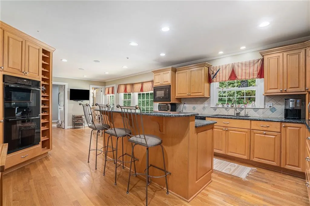 Sunroom with ceiling fan Virtually staged