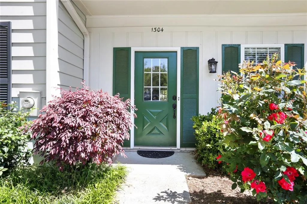 1304 Wedgewood Court, Sandy Springs, Georgia 30350, 2 Bedrooms Bedrooms, ,2 BathroomsBathrooms,Residential,Sold,1304 Wedgewood Court,6541887