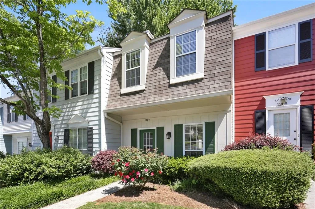 1304 Wedgewood Court, Sandy Springs, Georgia 30350, 2 Bedrooms Bedrooms, ,2 BathroomsBathrooms,Residential,Sold,1304 Wedgewood Court,6541887