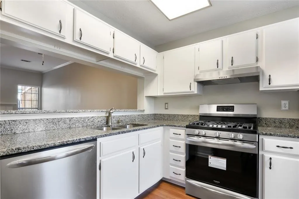 1304 Wedgewood Court, Sandy Springs, Georgia 30350, 2 Bedrooms Bedrooms, ,2 BathroomsBathrooms,Residential,Sold,1304 Wedgewood Court,6541887