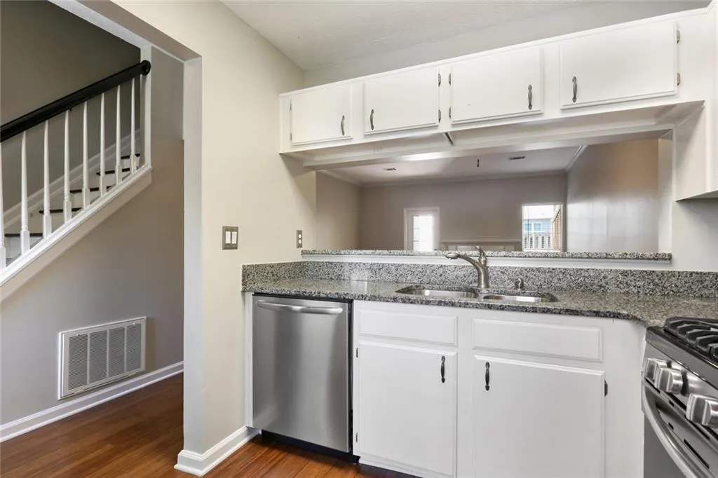 1304 Wedgewood Court, Sandy Springs, Georgia 30350, 2 Bedrooms Bedrooms, ,2 BathroomsBathrooms,Residential,Sold,1304 Wedgewood Court,6541887