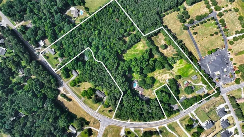 Aerial Survey. Illustrating the property boundaries and surrounding land features