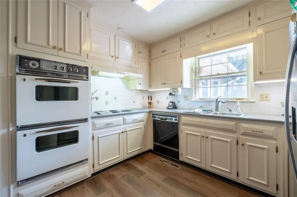 4845 Lansbury Drive, Sandy Springs, Georgia 30342, 5 Bedrooms Bedrooms, ,3 BathroomsBathrooms,Residential,Sold,4845 Lansbury Drive,7491155