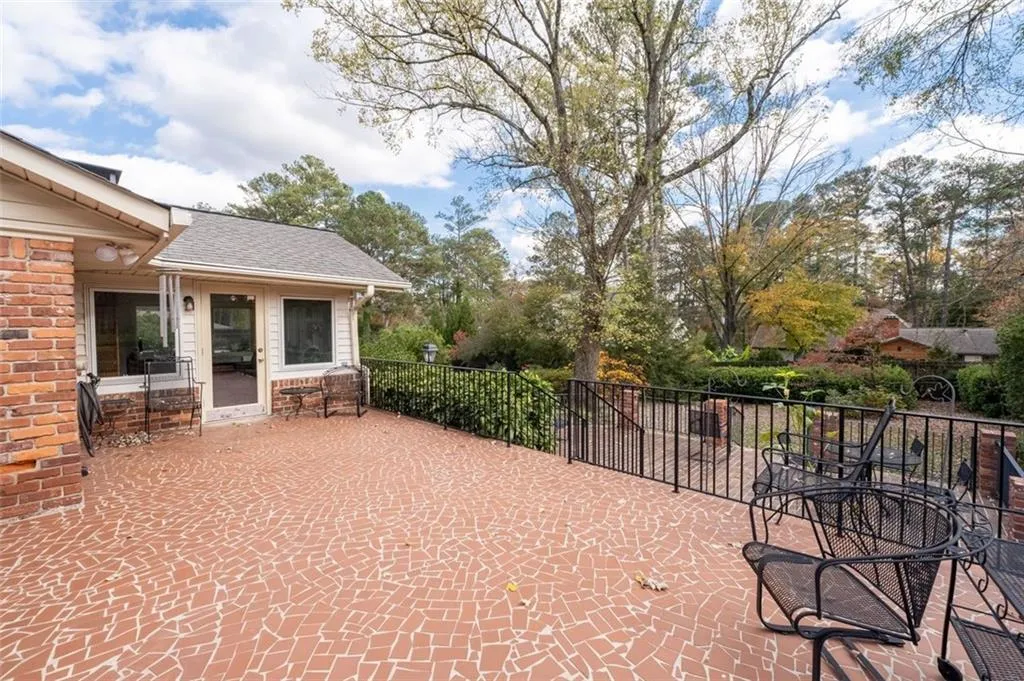 4845 Lansbury Drive, Sandy Springs, Georgia 30342, 5 Bedrooms Bedrooms, ,3 BathroomsBathrooms,Residential,Sold,4845 Lansbury Drive,7491155