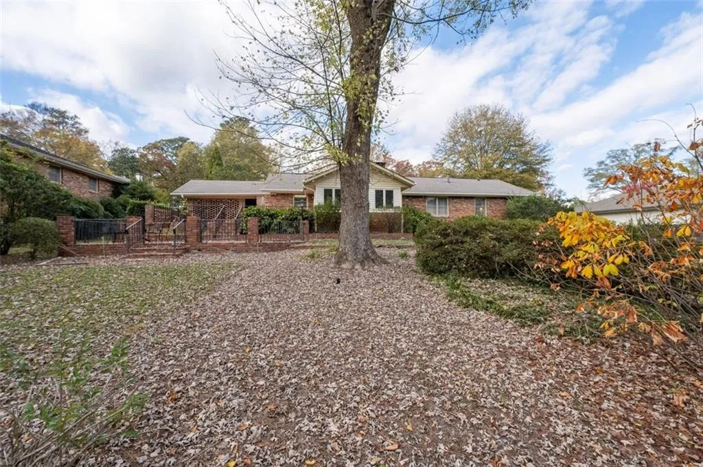 4845 Lansbury Drive, Sandy Springs, Georgia 30342, 5 Bedrooms Bedrooms, ,3 BathroomsBathrooms,Residential,Sold,4845 Lansbury Drive,7491155