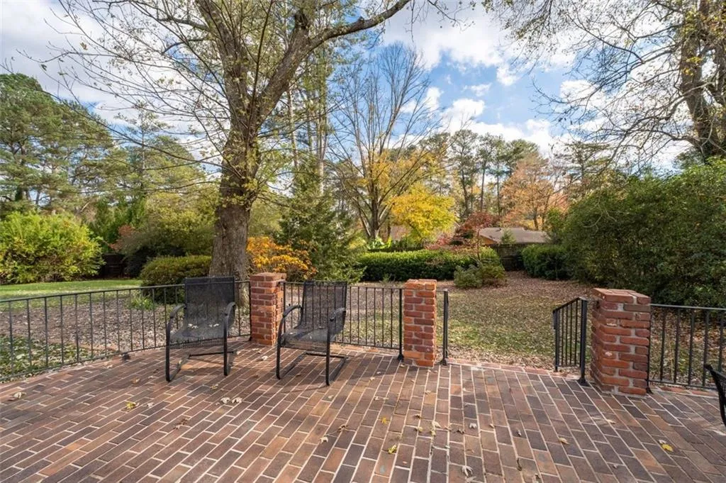 4845 Lansbury Drive, Sandy Springs, Georgia 30342, 5 Bedrooms Bedrooms, ,3 BathroomsBathrooms,Residential,Sold,4845 Lansbury Drive,7491155