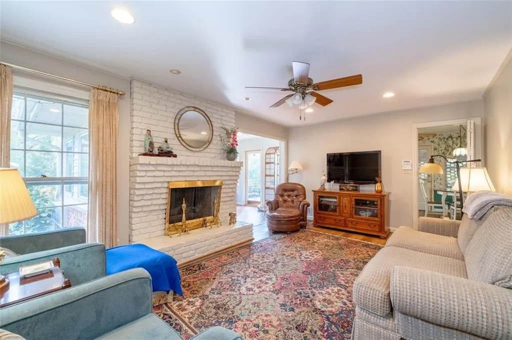 4845 Lansbury Drive, Sandy Springs, Georgia 30342, 5 Bedrooms Bedrooms, ,3 BathroomsBathrooms,Residential,Sold,4845 Lansbury Drive,7491155