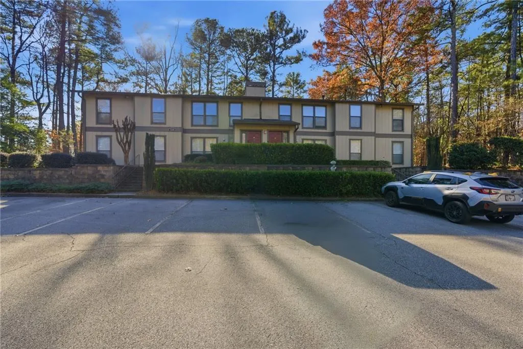 101 Woodcliff Drive Unit 101, Sandy Springs, Georgia 30350, 2 Bedrooms Bedrooms, ,2 BathroomsBathrooms,Residential,For Sale,101 Woodcliff Drive Unit 101,7687160