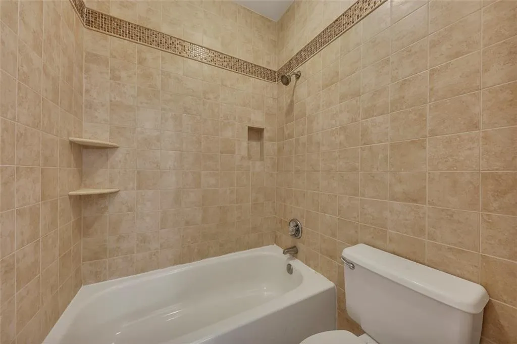 3071 Lenox Road Ne Unit 16, Atlanta, Georgia 30324, 2 Bedrooms Bedrooms, ,2 BathroomsBathrooms,Residential,For Sale,3071 Lenox Road Ne Unit 16,7640314