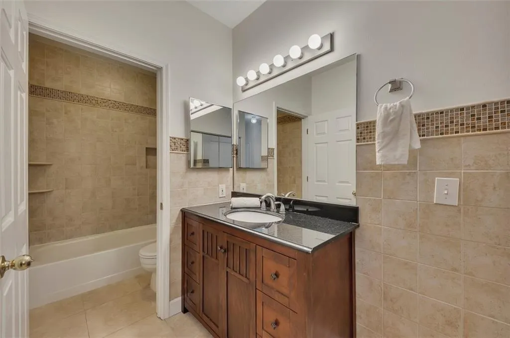 3071 Lenox Road Ne Unit 16, Atlanta, Georgia 30324, 2 Bedrooms Bedrooms, ,2 BathroomsBathrooms,Residential,For Sale,3071 Lenox Road Ne Unit 16,7640314