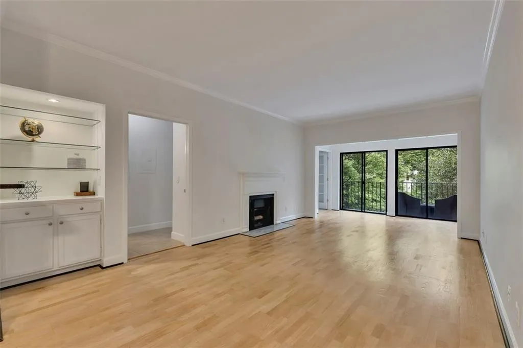 3071 Lenox Road Ne Unit 16, Atlanta, Georgia 30324, 2 Bedrooms Bedrooms, ,2 BathroomsBathrooms,Residential,For Sale,3071 Lenox Road Ne Unit 16,7640314