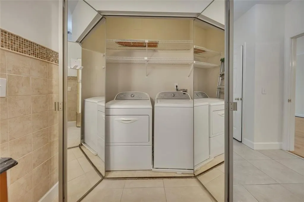 3071 Lenox Road Ne Unit 16, Atlanta, Georgia 30324, 2 Bedrooms Bedrooms, ,2 BathroomsBathrooms,Residential,For Sale,3071 Lenox Road Ne Unit 16,7640314