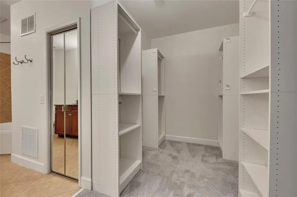 3071 Lenox Road Ne Unit 16, Atlanta, Georgia 30324, 2 Bedrooms Bedrooms, ,2 BathroomsBathrooms,Residential,For Sale,3071 Lenox Road Ne Unit 16,7640314