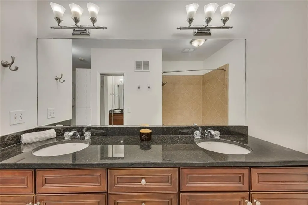 3071 Lenox Road Ne Unit 16, Atlanta, Georgia 30324, 2 Bedrooms Bedrooms, ,2 BathroomsBathrooms,Residential,For Sale,3071 Lenox Road Ne Unit 16,7640314
