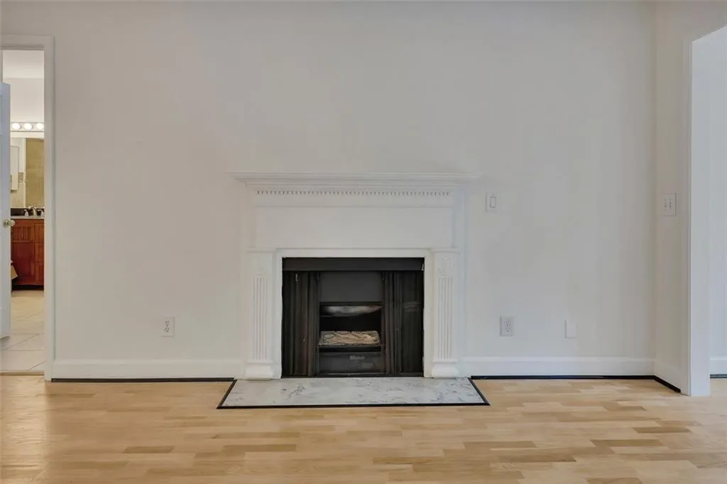 3071 Lenox Road Ne Unit 16, Atlanta, Georgia 30324, 2 Bedrooms Bedrooms, ,2 BathroomsBathrooms,Residential,For Sale,3071 Lenox Road Ne Unit 16,7640314