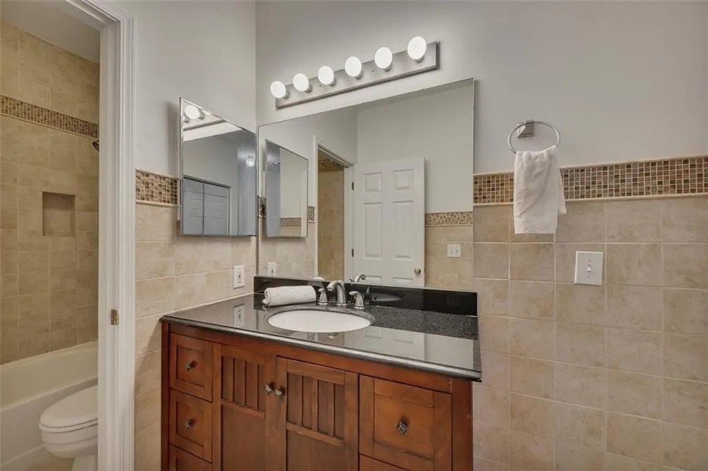 3071 Lenox Road Ne Unit 16, Atlanta, Georgia 30324, 2 Bedrooms Bedrooms, ,2 BathroomsBathrooms,Residential,For Sale,3071 Lenox Road Ne Unit 16,7640314