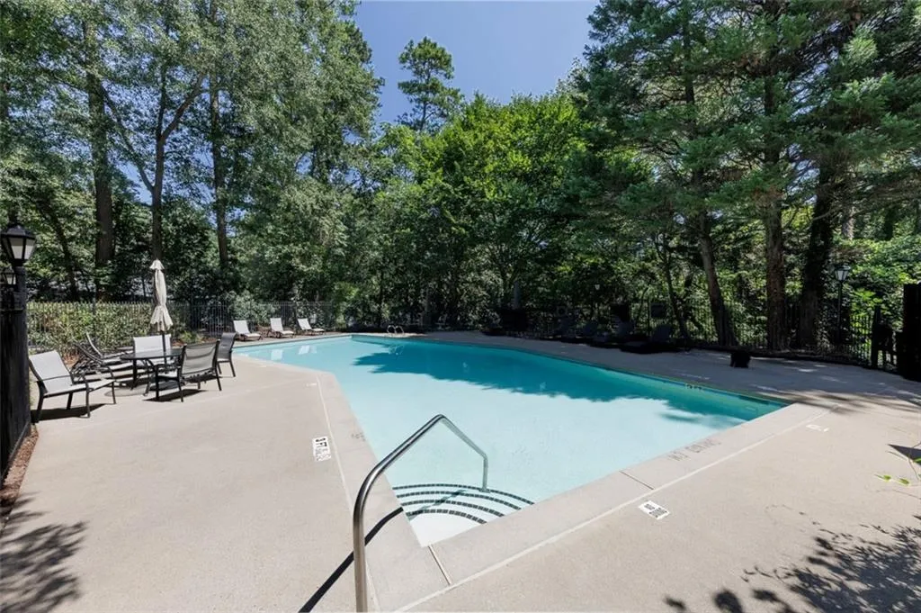 3071 Lenox Road Ne Unit 16, Atlanta, Georgia 30324, 2 Bedrooms Bedrooms, ,2 BathroomsBathrooms,Residential,For Sale,3071 Lenox Road Ne Unit 16,7640314