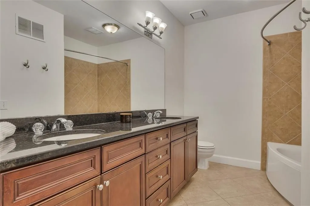 3071 Lenox Road Ne Unit 16, Atlanta, Georgia 30324, 2 Bedrooms Bedrooms, ,2 BathroomsBathrooms,Residential,For Sale,3071 Lenox Road Ne Unit 16,7640314