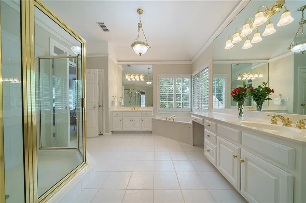 705 Hunting View Point, Sandy Springs, Georgia 30328, 4 Bedrooms Bedrooms, ,3 BathroomsBathrooms,Residential,Sold,705 Hunting View Point,6912842