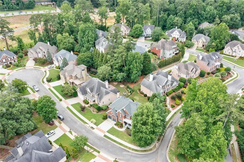 705 Hunting View Point, Sandy Springs, Georgia 30328, 4 Bedrooms Bedrooms, ,3 BathroomsBathrooms,Residential,Sold,705 Hunting View Point,6912842