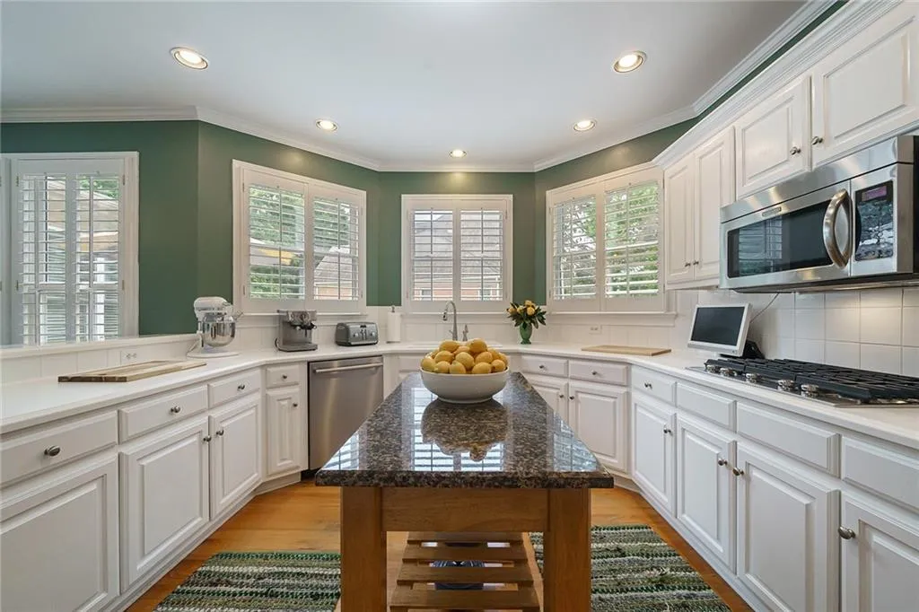 705 Hunting View Point, Sandy Springs, Georgia 30328, 4 Bedrooms Bedrooms, ,3 BathroomsBathrooms,Residential,Sold,705 Hunting View Point,6912842