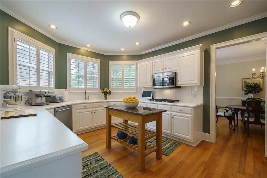 705 Hunting View Point, Sandy Springs, Georgia 30328, 4 Bedrooms Bedrooms, ,3 BathroomsBathrooms,Residential,Sold,705 Hunting View Point,6912842