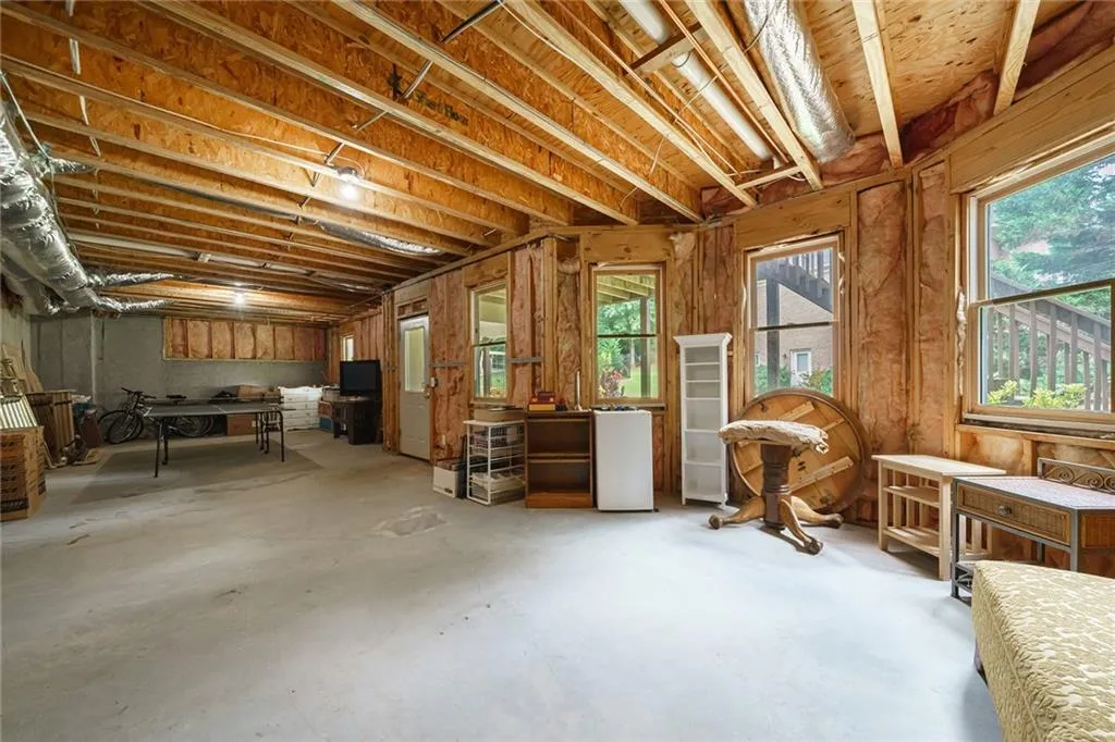 705 Hunting View Point, Sandy Springs, Georgia 30328, 4 Bedrooms Bedrooms, ,3 BathroomsBathrooms,Residential,Sold,705 Hunting View Point,6912842