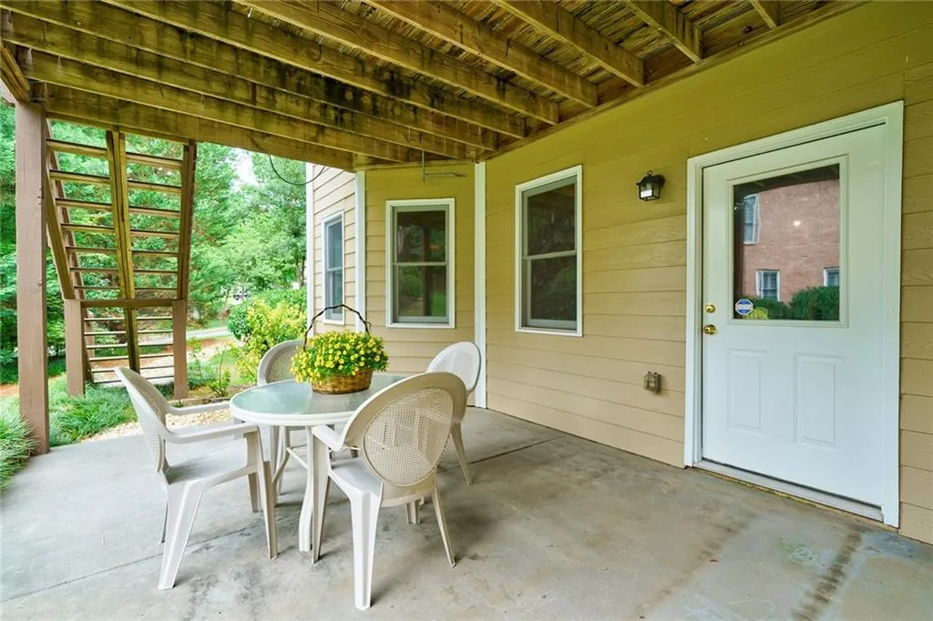 705 Hunting View Point, Sandy Springs, Georgia 30328, 4 Bedrooms Bedrooms, ,3 BathroomsBathrooms,Residential,Sold,705 Hunting View Point,6912842