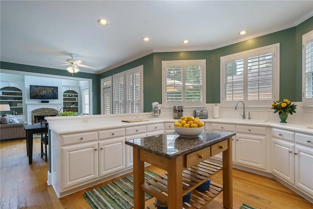 705 Hunting View Point, Sandy Springs, Georgia 30328, 4 Bedrooms Bedrooms, ,3 BathroomsBathrooms,Residential,Sold,705 Hunting View Point,6912842