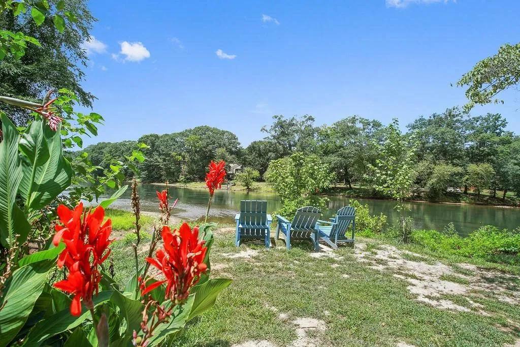 Enjoy, fishing, boating or relaxing on the Chattahoochee River