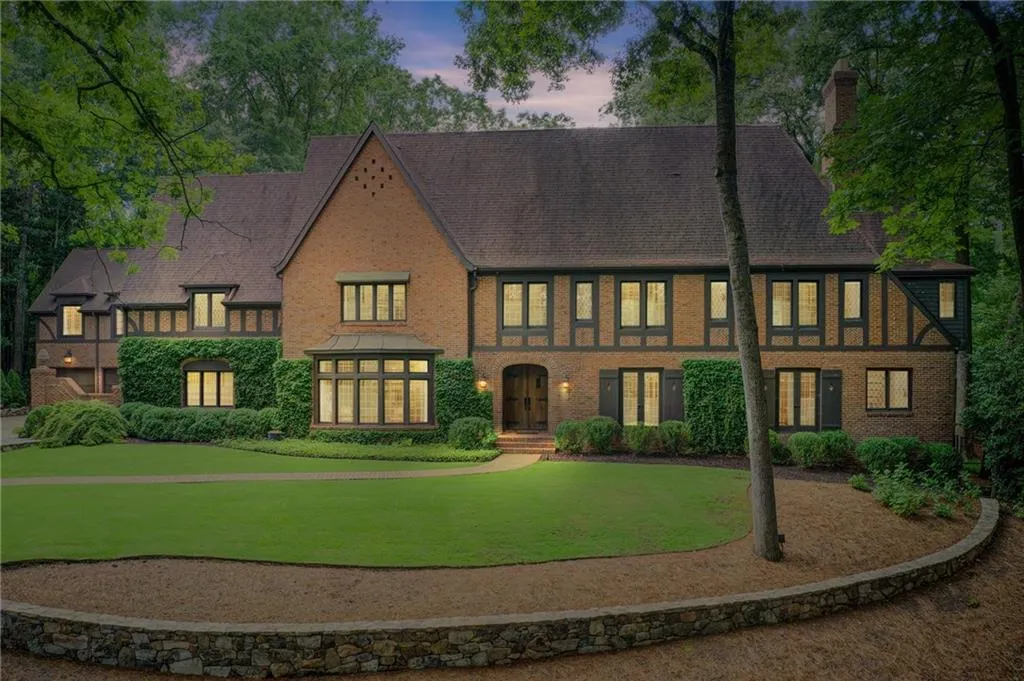 Beautiful Tutor in River Chase