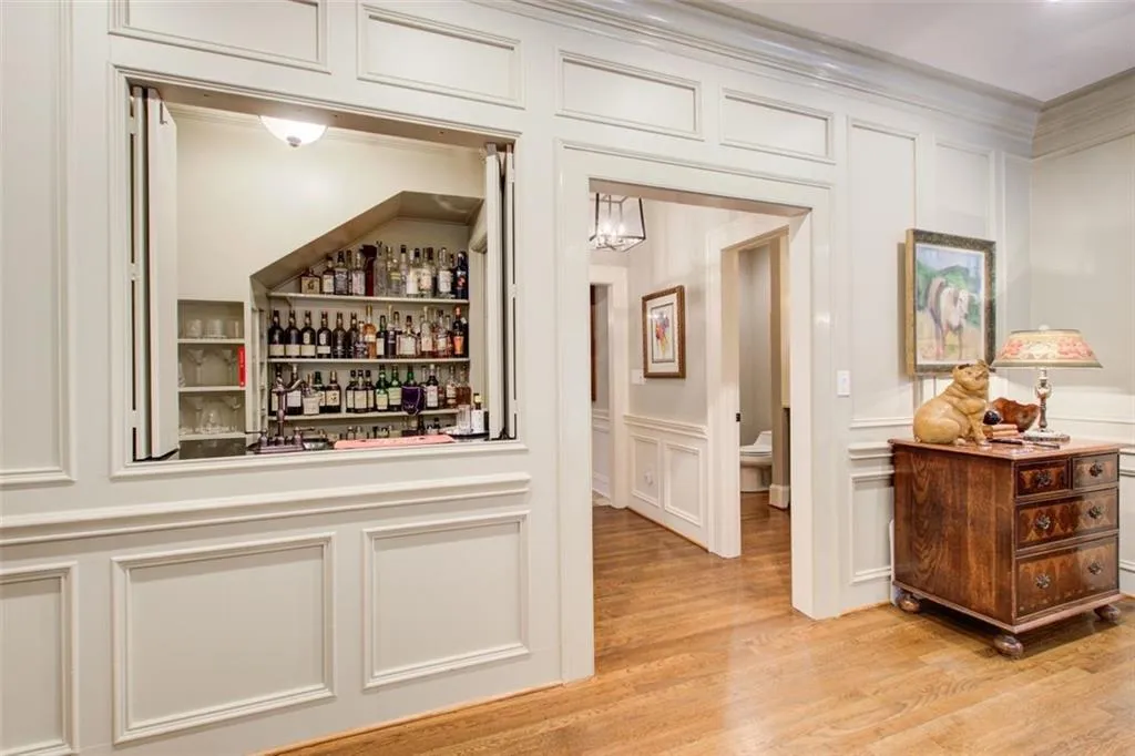 Views of wet bar, 1/2 guest bath from the keeping room.