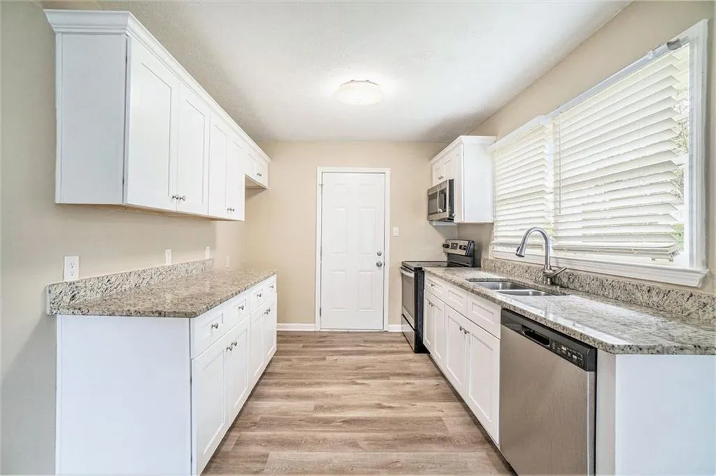 869 Capitol View Avenue Nw, Atlanta, Georgia 30318, 5 Bedrooms Bedrooms, ,2 BathroomsBathrooms,Residential,For Sale,869 Capitol View Avenue Nw,7545654
