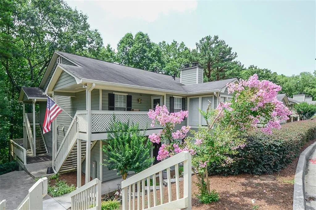 1003 Vicksburg Place, Dunwoody, Georgia 30350, 2 Bedrooms Bedrooms, ,2 BathroomsBathrooms,Residential,Sold,1003 Vicksburg Place,5631946