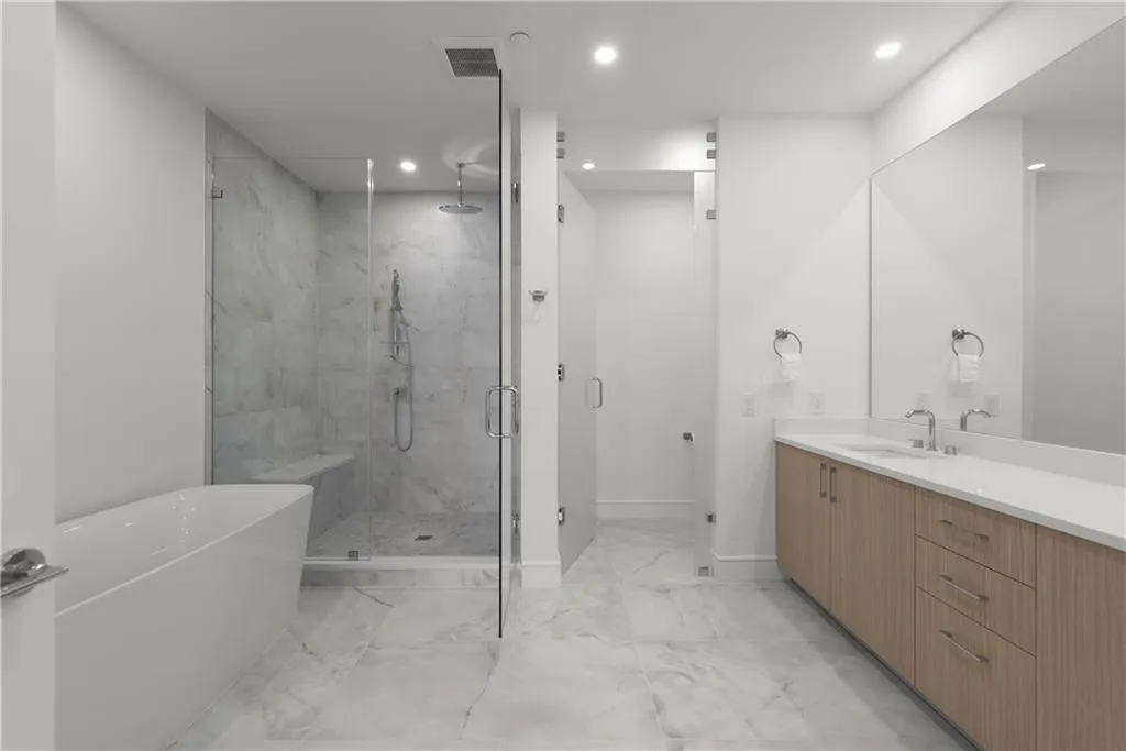 2425 Peachtree Road Ne Unit 902, Atlanta, Georgia 30305, 2 Bedrooms Bedrooms, ,3 BathroomsBathrooms,Residential,For Sale,2425 Peachtree Road Ne Unit 902,7666794