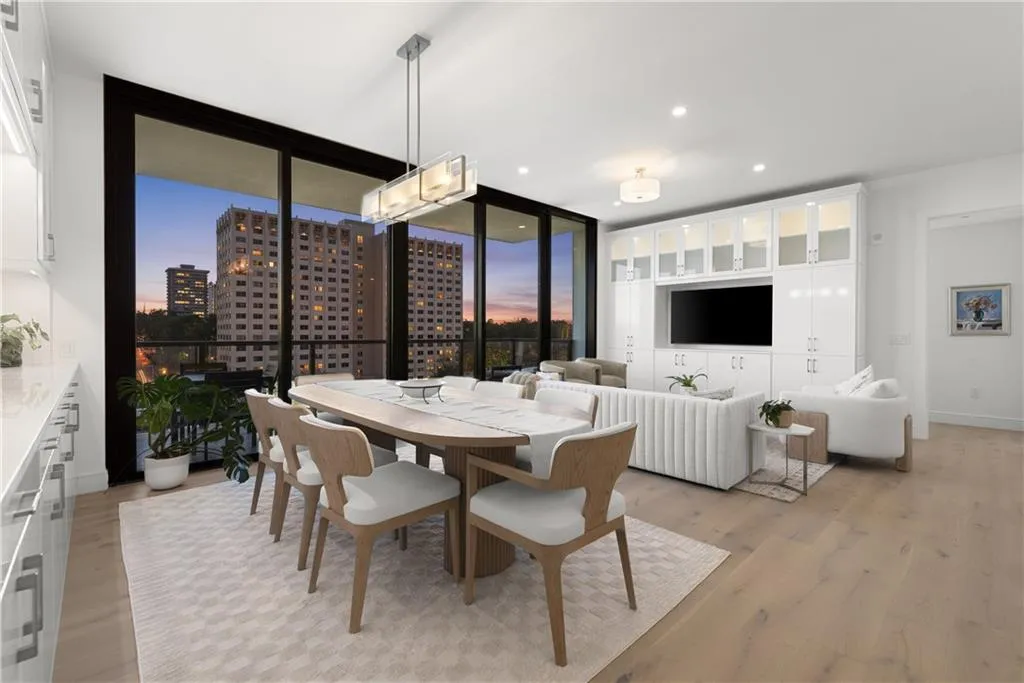 2425 Peachtree Road Ne Unit 902, Atlanta, Georgia 30305, 2 Bedrooms Bedrooms, ,3 BathroomsBathrooms,Residential,For Sale,2425 Peachtree Road Ne Unit 902,7666794