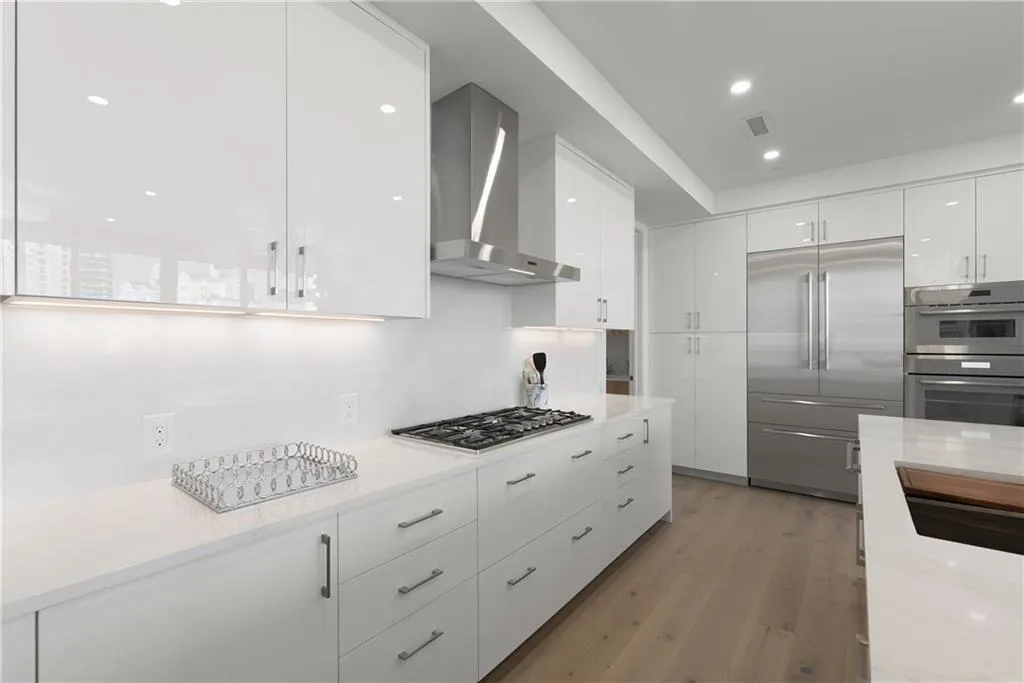 2425 Peachtree Road Ne Unit 902, Atlanta, Georgia 30305, 2 Bedrooms Bedrooms, ,3 BathroomsBathrooms,Residential,For Sale,2425 Peachtree Road Ne Unit 902,7666794