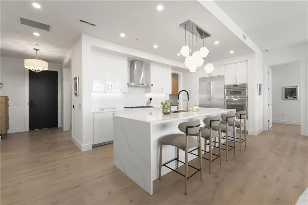 2425 Peachtree Road Ne Unit 902, Atlanta, Georgia 30305, 2 Bedrooms Bedrooms, ,3 BathroomsBathrooms,Residential,For Sale,2425 Peachtree Road Ne Unit 902,7666794