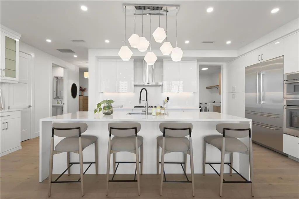2425 Peachtree Road Ne Unit 902, Atlanta, Georgia 30305, 2 Bedrooms Bedrooms, ,3 BathroomsBathrooms,Residential,For Sale,2425 Peachtree Road Ne Unit 902,7666794