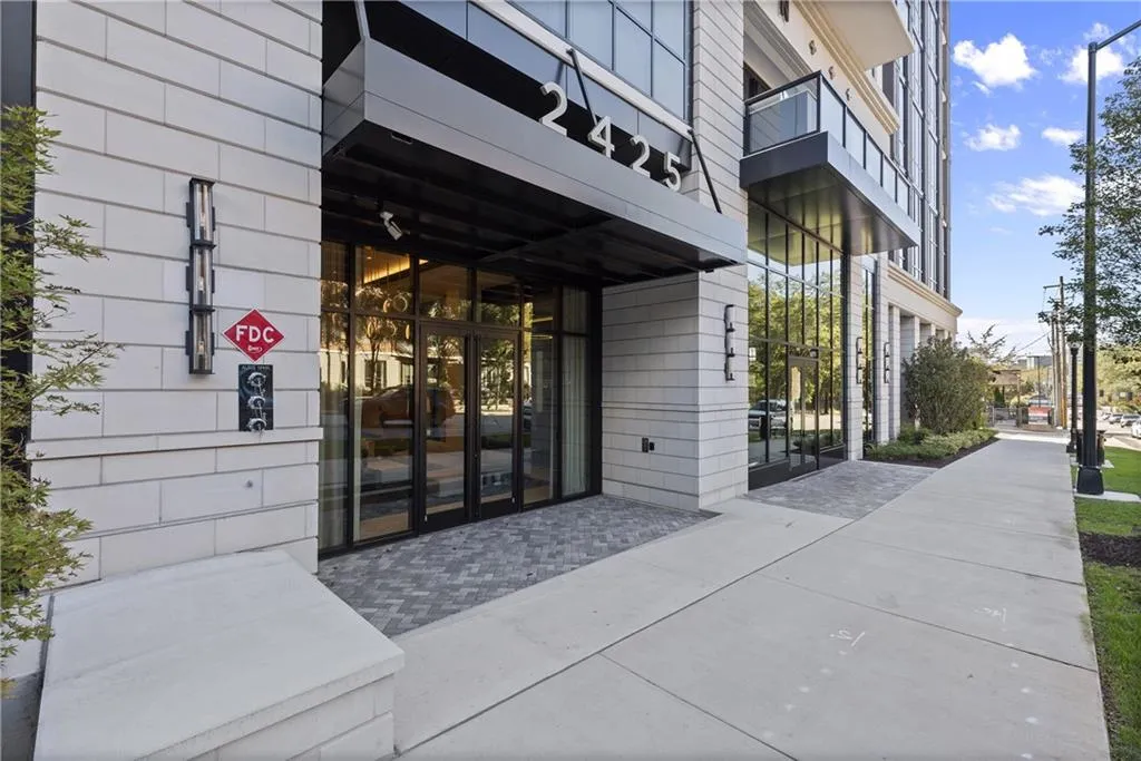 2425 Peachtree Road Ne Unit 902, Atlanta, Georgia 30305, 2 Bedrooms Bedrooms, ,3 BathroomsBathrooms,Residential,For Sale,2425 Peachtree Road Ne Unit 902,7666794