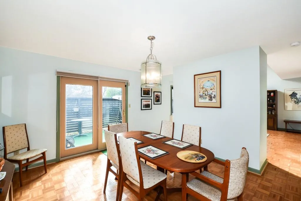 43 Forrest Place, Sandy Springs, Georgia 30328, 3 Bedrooms Bedrooms, ,2 BathroomsBathrooms,Residential,Sold,43 Forrest Place,6501989