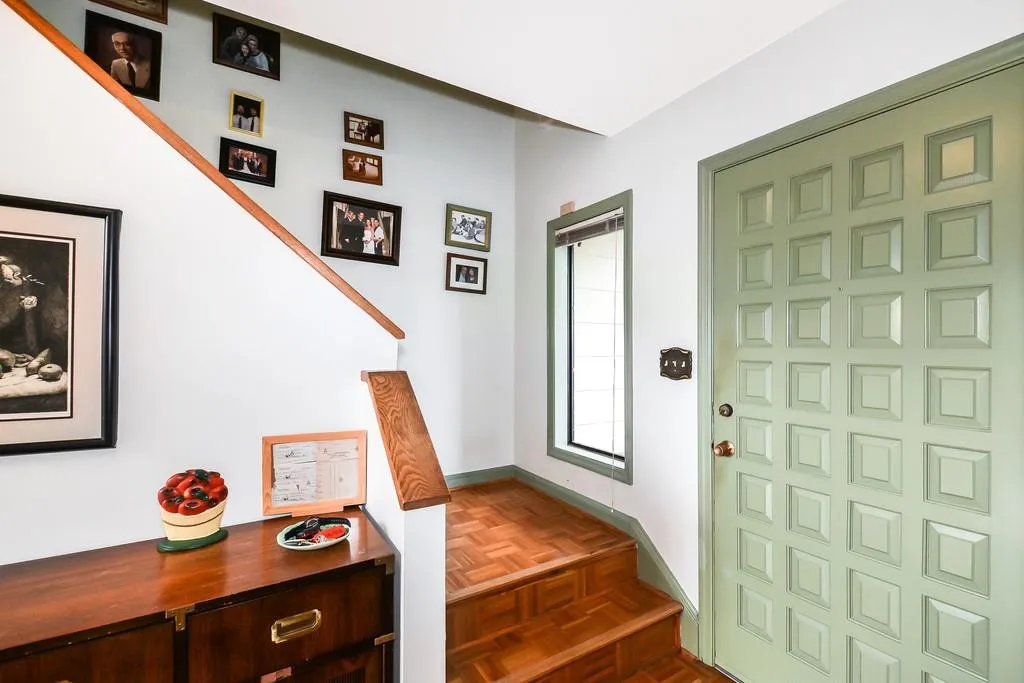 43 Forrest Place, Sandy Springs, Georgia 30328, 3 Bedrooms Bedrooms, ,2 BathroomsBathrooms,Residential,Sold,43 Forrest Place,6501989