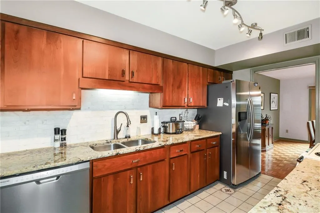 43 Forrest Place, Sandy Springs, Georgia 30328, 3 Bedrooms Bedrooms, ,2 BathroomsBathrooms,Residential,Sold,43 Forrest Place,6501989