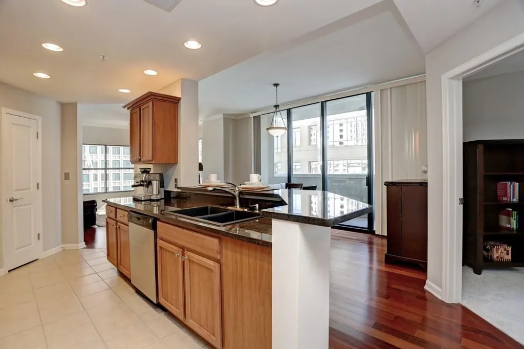 3040 Peachtree Road Unit 503, Atlanta, Georgia 30305, 2 Bedrooms Bedrooms, ,2 BathroomsBathrooms,Residential,Sold,3040 Peachtree Road Unit 503,5811682