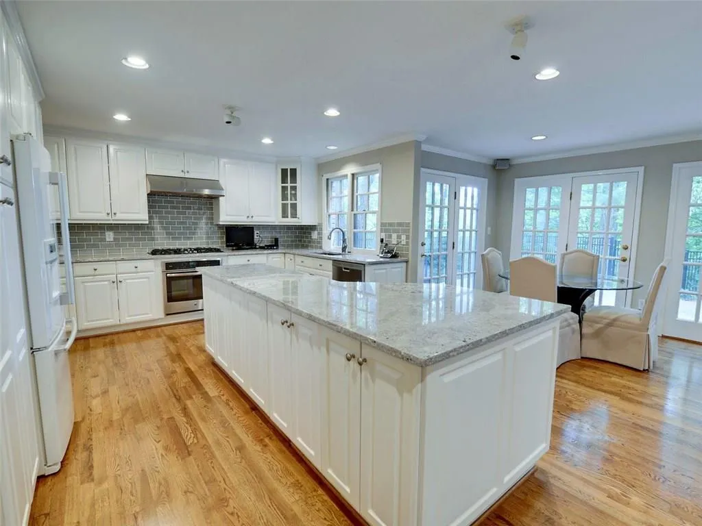 885 Edgewater Trail Nw, Sandy Springs, Georgia 30328, 3 Bedrooms Bedrooms, ,2 BathroomsBathrooms,Residential,Sold,885 Edgewater Trail Nw,5728477