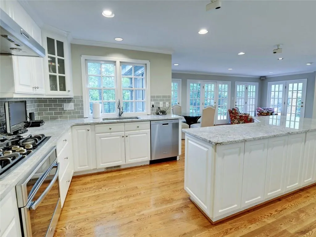 885 Edgewater Trail Nw, Sandy Springs, Georgia 30328, 3 Bedrooms Bedrooms, ,2 BathroomsBathrooms,Residential,Sold,885 Edgewater Trail Nw,5728477