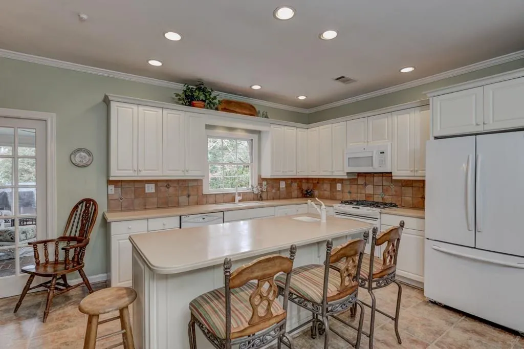 6170 Weatherly Drive, Atlanta, Georgia 30328, 4 Bedrooms Bedrooms, ,4 BathroomsBathrooms,Residential,Sold,6170 Weatherly Drive,5827883