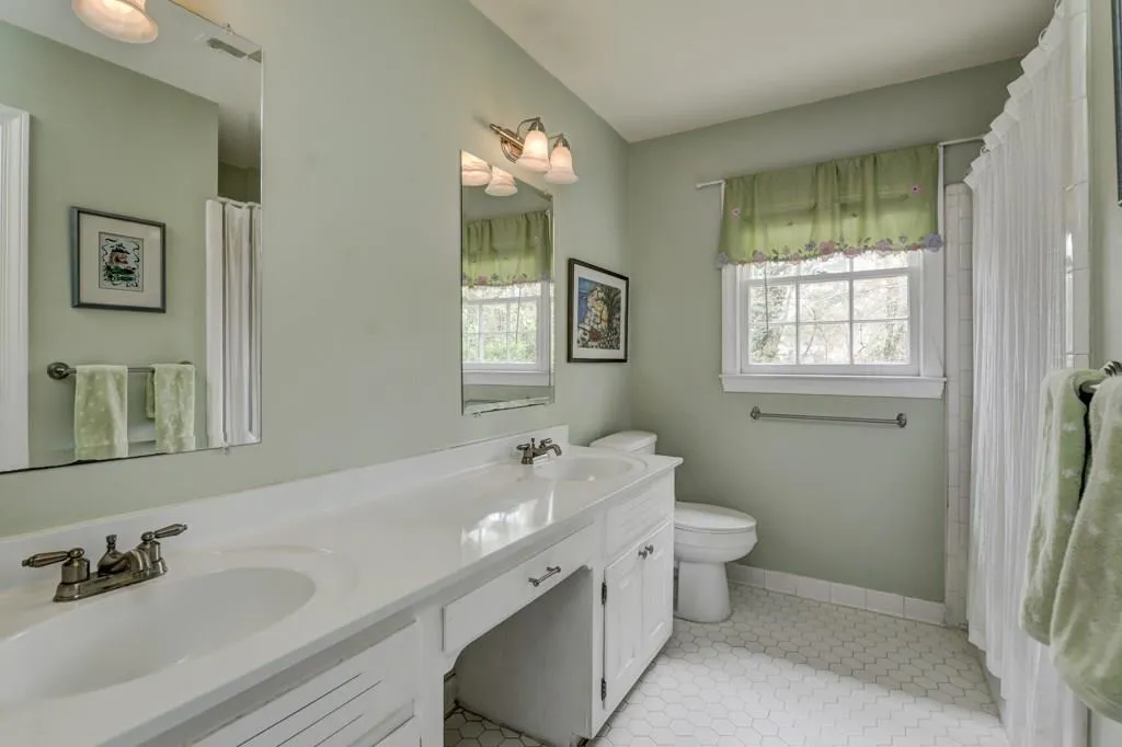 6170 Weatherly Drive, Atlanta, Georgia 30328, 4 Bedrooms Bedrooms, ,4 BathroomsBathrooms,Residential,Sold,6170 Weatherly Drive,5827883