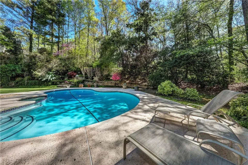 8475 Valemont Drive, Atlanta, Georgia 30350, 5 Bedrooms Bedrooms, ,5 BathroomsBathrooms,Residential,Sold,8475 Valemont Drive,6534771