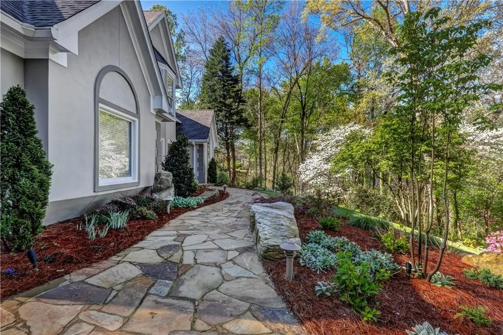 8475 Valemont Drive, Atlanta, Georgia 30350, 5 Bedrooms Bedrooms, ,5 BathroomsBathrooms,Residential,Sold,8475 Valemont Drive,6534771
